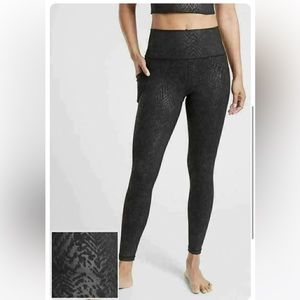 Athleta Salutation Stash Pocket II Embossed 7/8 Tight Legging Black